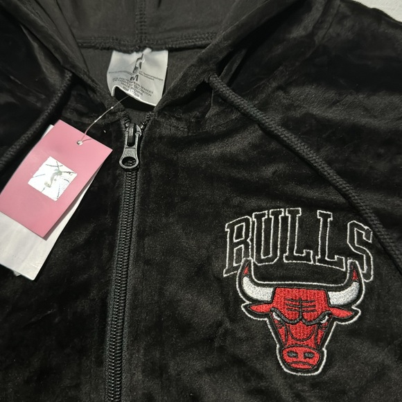 NBA Women's Chicago Bulls Velour Zip-Up Graphic Hoodie - - Picture 2 of 4